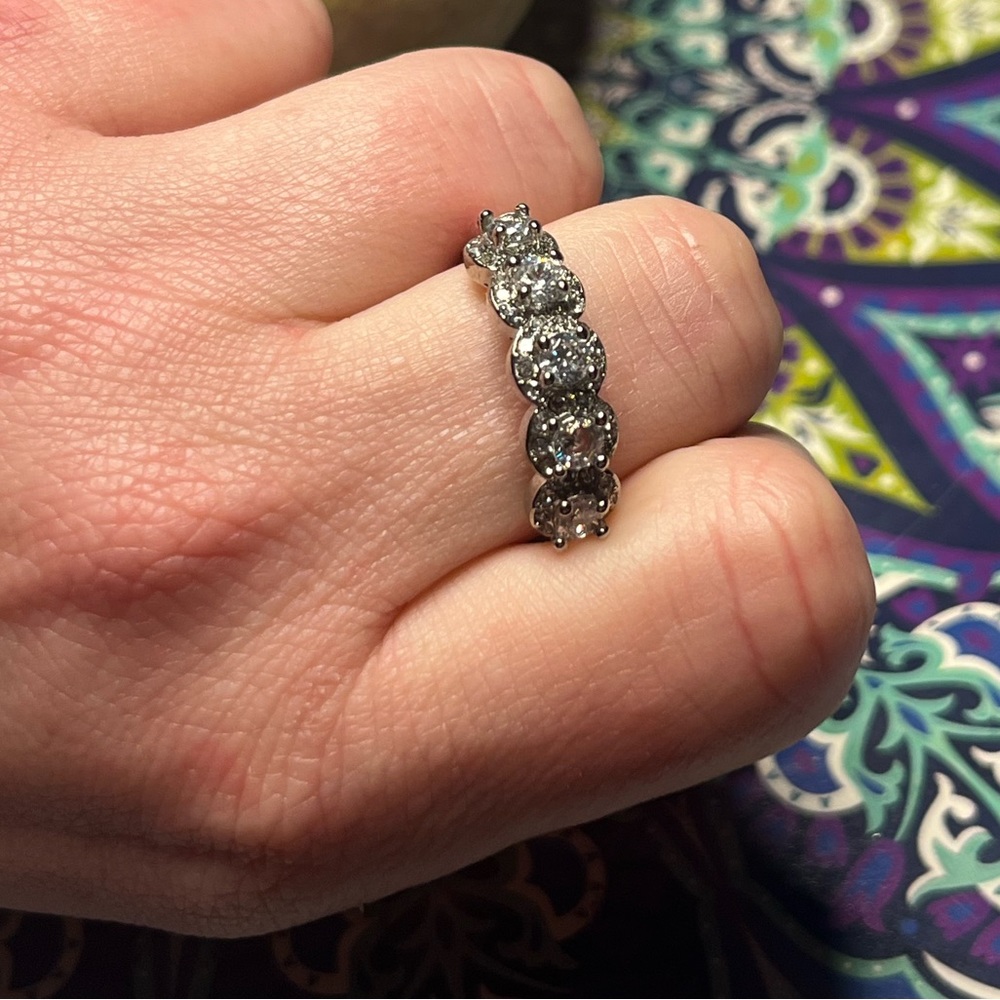 Gorgeous Sterling Silver Ring With Simulated Diamonds and Crystals~ Size 10~ New - Picture 10 of 15